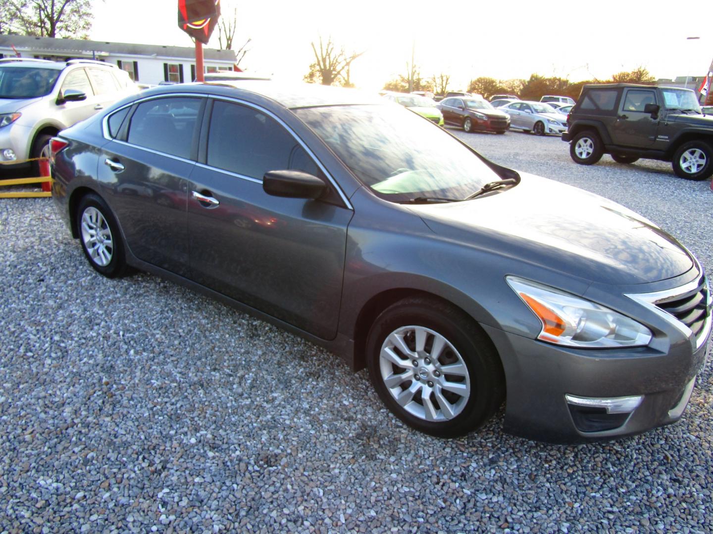 2015 Gray Nissan Altima 2.5 S (1N4AL3AP3FN) with an 2.5L L4 DOHC 16V engine, Automatic transmission, located at 15016 S Hwy 231, Midland City, AL, 36350, (334) 983-3001, 31.306210, -85.495277 - Photo#0